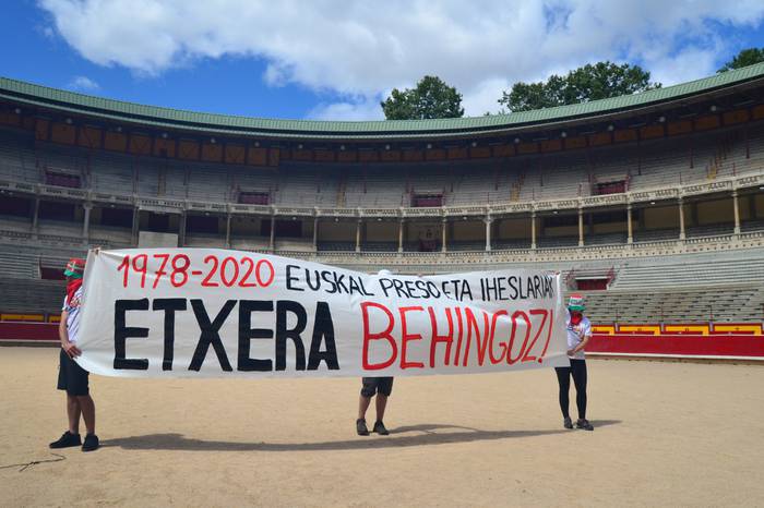 42 urteren ostean presoen aldeko aldarriak zezen plaza hartu du berriz