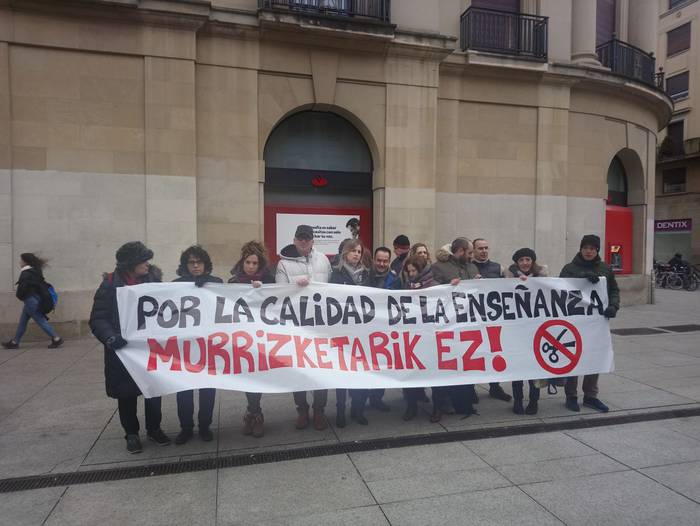 Mobilizazioak iragarri dituzte hezkuntzako sindikatuek itunaren negoziaketak eten eta gero 