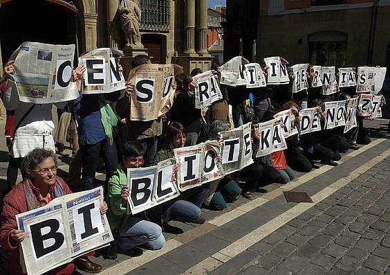 'Berria' eta 'Gara' Iruñeko liburutegi publikoetan daude berriz