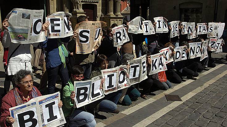 'Berria' eta 'Gara' Iruñeko liburutegi publikoetan daude berriz