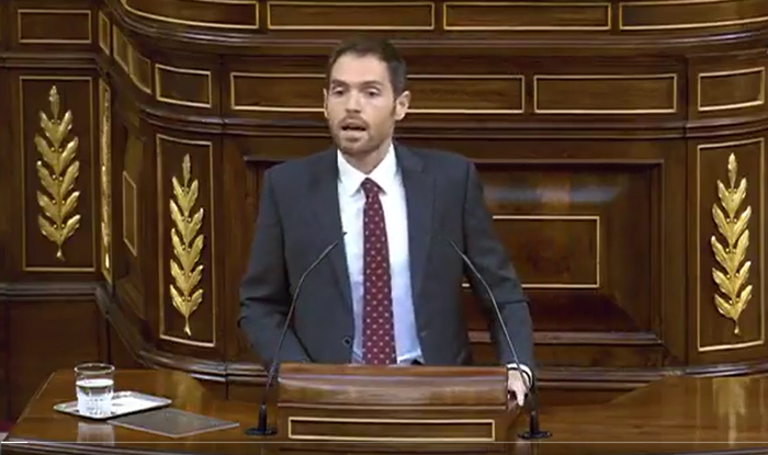 Sergio Sayas: “ETBren bitartez burmuinak ‘reseteatu’ nahi dituzte”