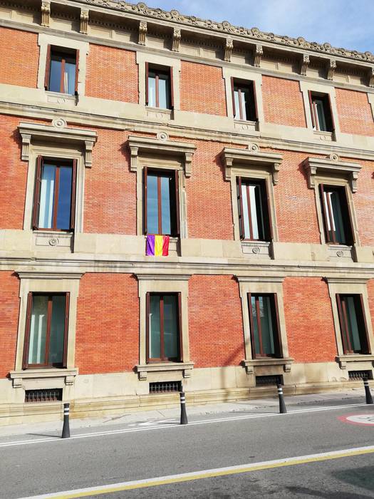 Manifestari errepublikanoek jasotako tratua salatu du Ezkerrak