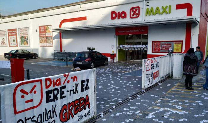 Dia supermerkatuetan hirugarren egunez eginen dute greba