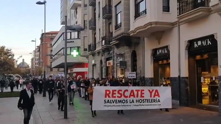 Ostalariak sektorearen itxieraren aurka eta haien "lanerako eskubidearen" alde atera dira kalera