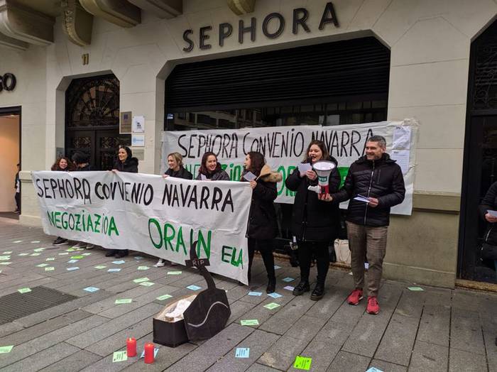 Greba mugagabean jarraitzen dute Sephorako langileek