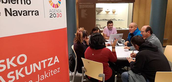 Erakundeetan euskararen "polarizazio izugarria" dagoela ohartarazi du Eusko Ikaskuntzak