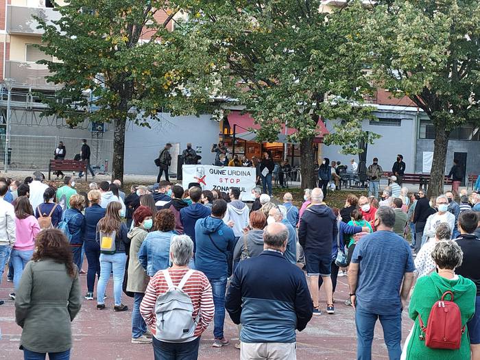 Kalera irten dira txantrearrak eremu urdinaren kontra