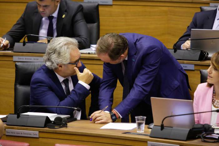 EAEko estatutu zirriborroak Nafarroa aipatzen duela eta neurririk hartuko duen galdetu dio Navarra Sumak Txibiteri