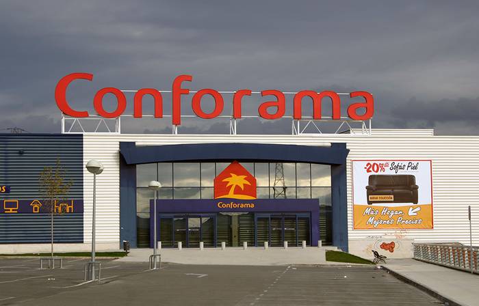 CCOOek protesta deitu du Conforamaren aurrean, gaueko hamabiak arte irekitzeko erabakiaren aurka