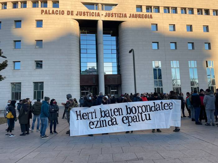 Aroztegiako obrak gelditzeagatik deklaratu dute Baztango sei bizilagunek