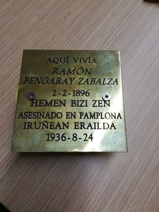 Biktimen bederatzi plaka berrezarri ditu Nafarroako Fusilatuen Senideen Elkarteak