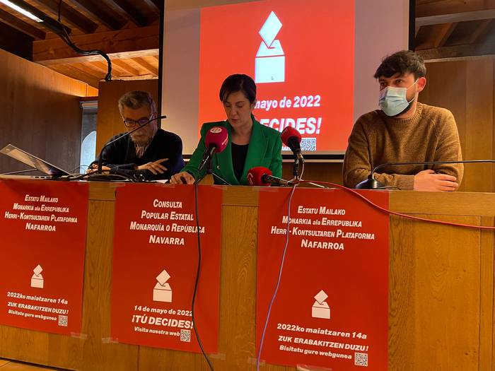 Monarkia eta errepublikaren arteko herri galdeketa txalortu dute Ahal Duguk eta Ezkerrak