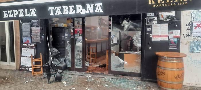 Ezpala taberna erasotu zuen Casuals taldeko burua atxilotu dute