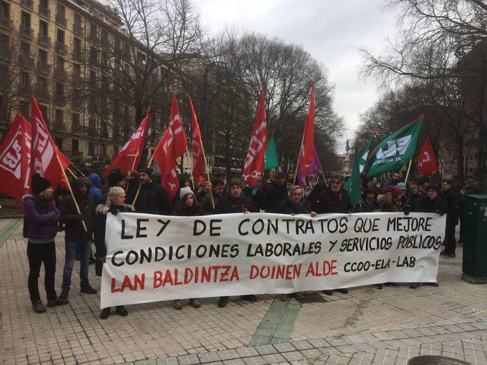 Kontratu Publikoen Legean klausula sozialak nahi dituzte sindikatuek