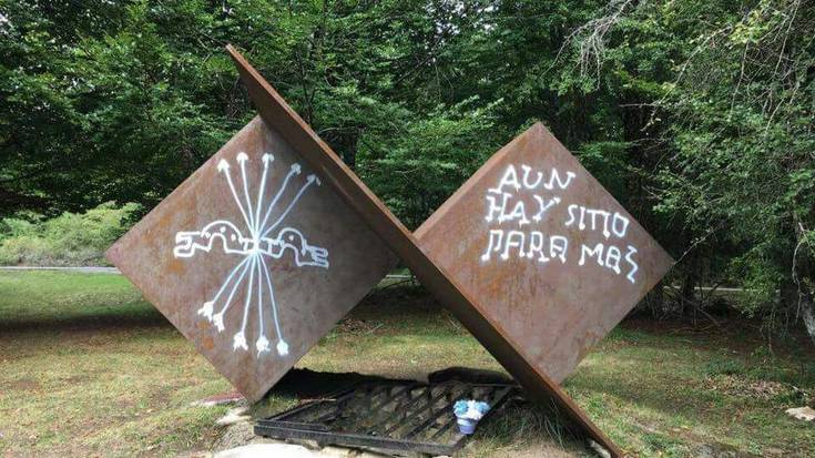Pintaketa faxistak egin dituzte Otsoportillon