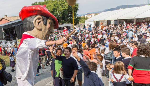 Sanfermin Txikirako prestatzen ari da Alde Zaharra