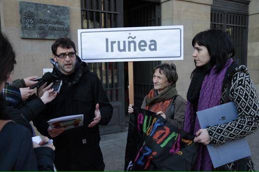 Hiri buruzagiko sarreretako paneletan Iruña jarriko duela hitz eman du foru Gobernuak