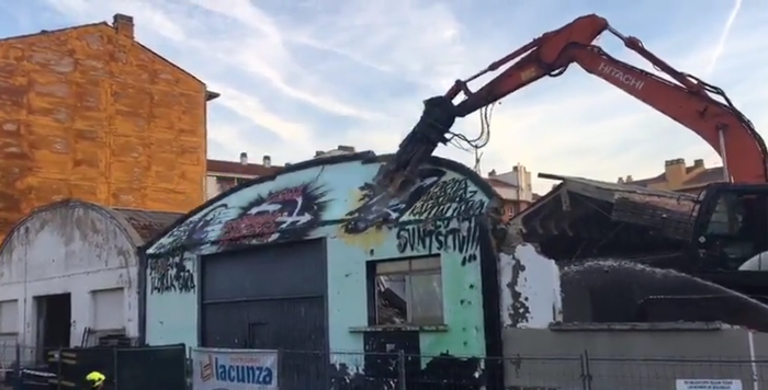 Arrotxapeko gaztetxea eraitsi dute