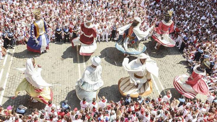 Erraldoi eta buruhandien konpartsaren ibilbideak, sanferminetan
