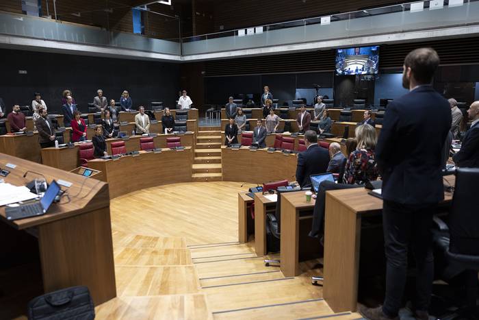 Energiaren garestitzeari aurre egiteko enpresentzako laguntzak onartu ditu parlamentuak