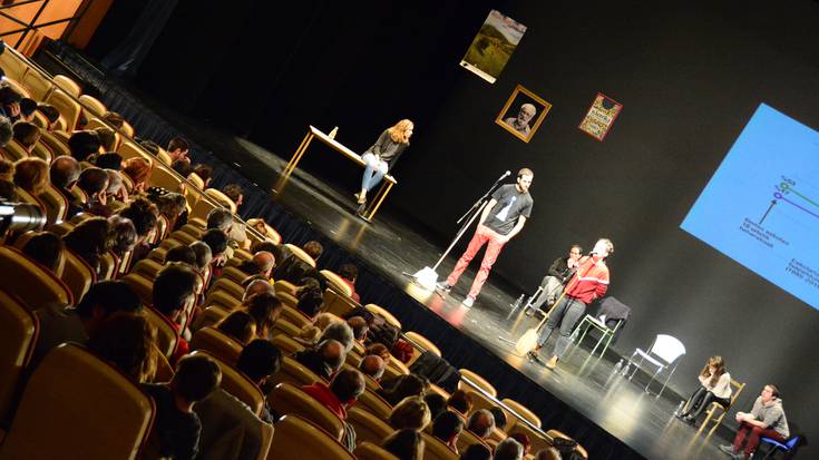 Bertso eguna eginen du Bertsozaleen elkarteak, Iruñean