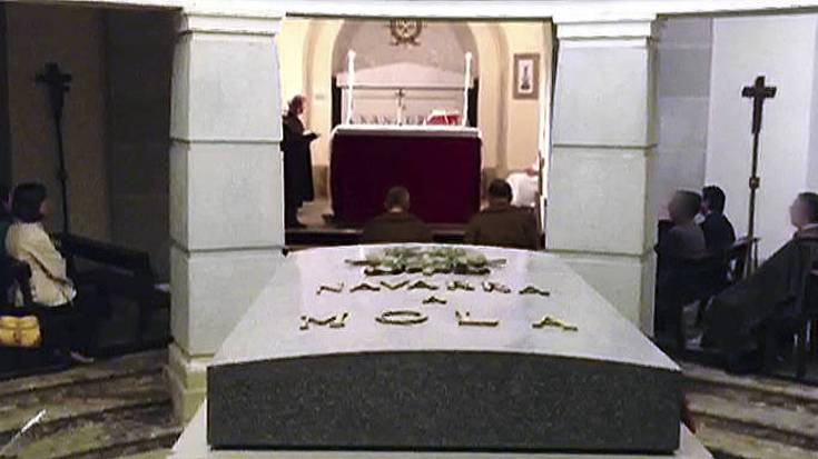 Erorien monumentuan altxamenduarekin lotutako ospakizunak debekatzeko eskatu du Nafarroako Parlamentuak
