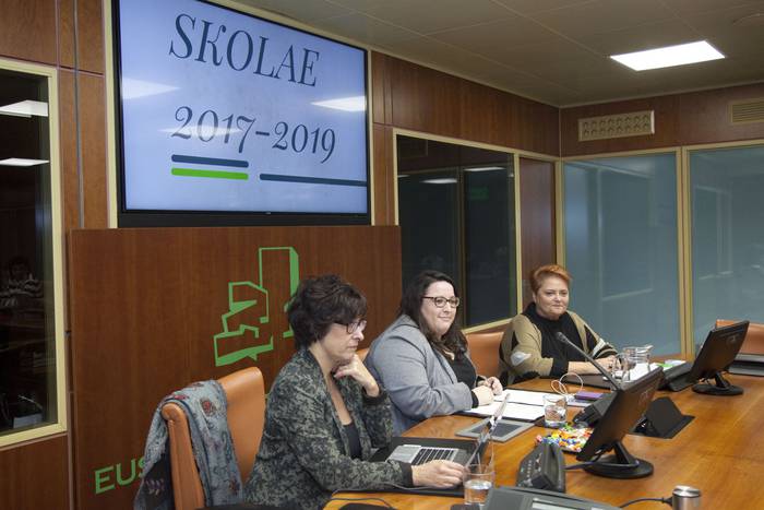 Eusko Legebiltzarrean izan dira Skolae hezkidetza-programaren sortzaileak
