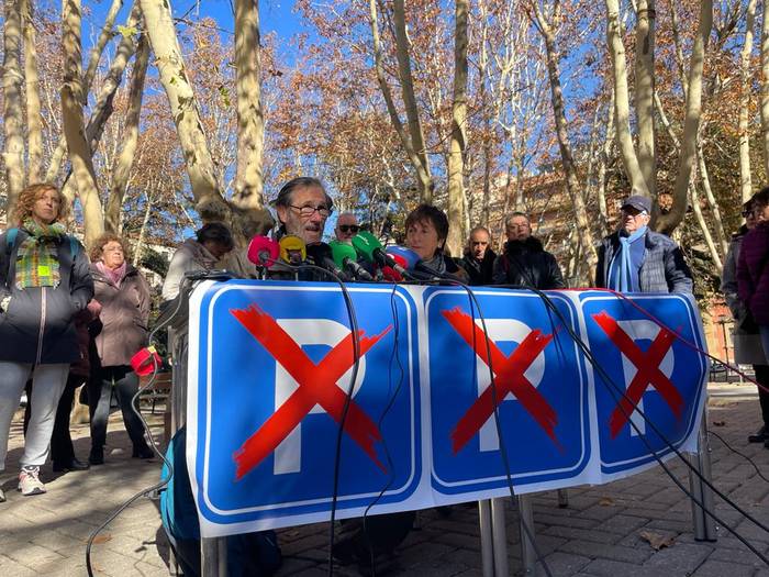 Gurutze plazari buruz Iruñeko Udalak egin nahi duen galdeketa "eskumen inbasioa" izan daitekeela salatu dute