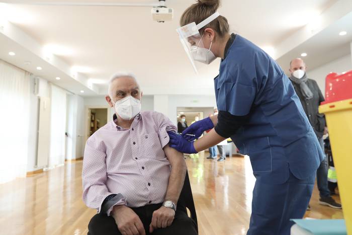 Covid-19aren aurkako txertoen dosien %46,5 jarri ditu Nafarroak