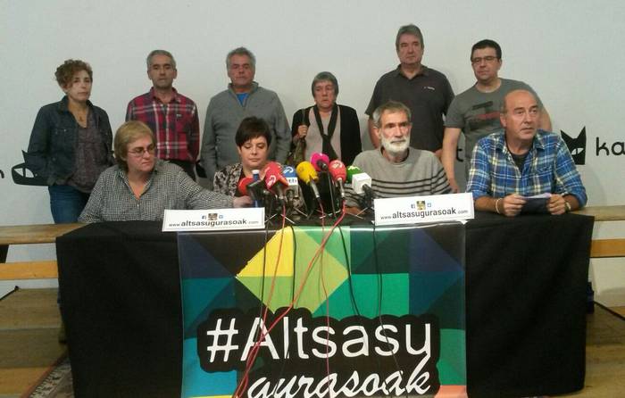 Auto istripua izan dute Altsasuko gazte baten senitartekoek espetxetik bueltan