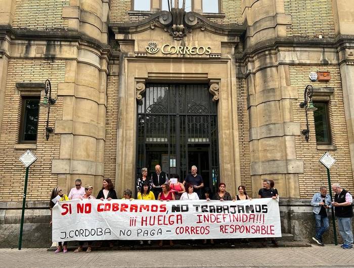 Correoseko garbitzaileak greba mugagabean daude