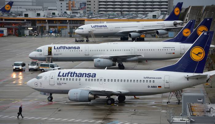 Iruñea-Frankfurt hegaldiak, azarotik