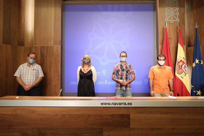 Euskararen presentzia IKTetan sustatzeko hitzarmena berritu dute