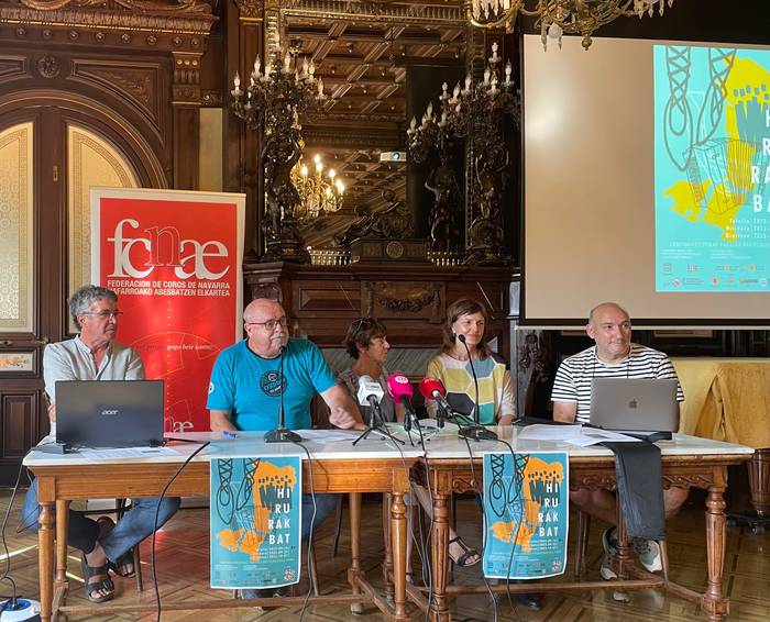 Hirurak bat plataformak gazteak euskal folklorearen bitartez konektatzeko ikuskizuna estreinatuko du