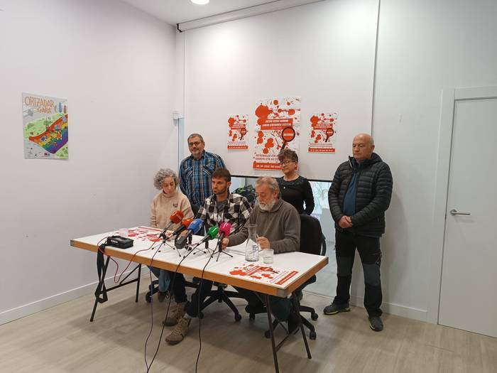 "Lan batzuek hil egiten dute, beste batzuek aldiz ez dute bizitzen uzten"