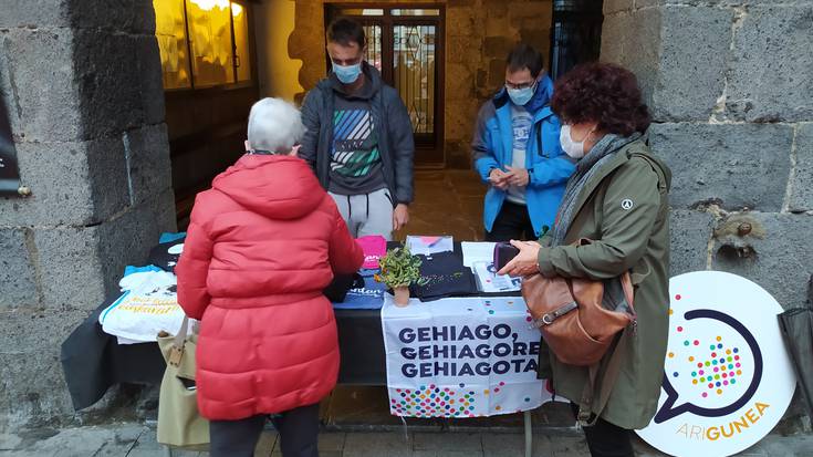 Orreaga Zubeldia: "Iruñeko Udalak ez digu baimenik eman informazio mahairik jartzeko"