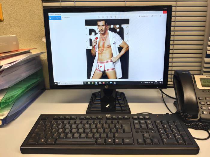 Iruñeko enpresa bat zigortu dute, lehiakide baten weba sortu eta gune pornoetara bideratzeagatik
