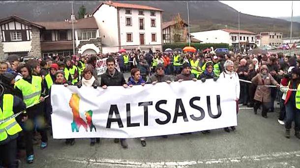 Iruñeko epaileak Altsasuko gazteen auzia Madrilen esku utzi du berriro