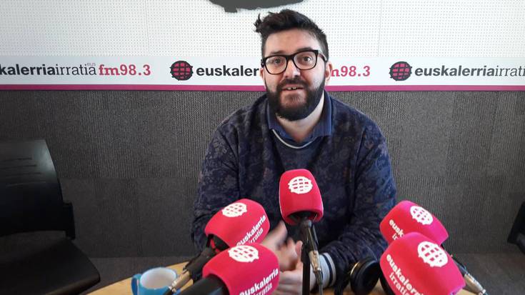 Angel Erro: "Ana Botinek termostatoa hamazazpi gradura jaitsi duela dio, berogailurik ez dutenak ahaztuta"