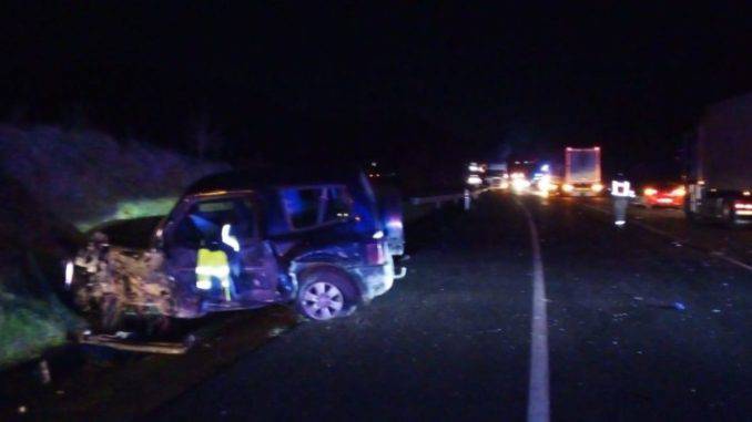 Bi gazte hil dira Olaguen, auto istripuan