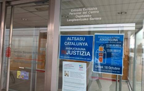 Navarra Suma haserre, Ospitale Gunean Altsasuko gazteen aldeko kartelak jarri dituztelako
