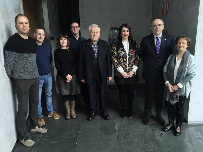 Hiru urterako elkarlan hitzarmena sinatu dute parlamentuak eta Euskaltzaindiak