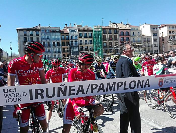 Gazteluko plazatik abiatu da Euskal Herriko itzulia