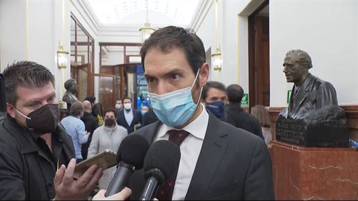 UPNko zuzendaritzak diputatu akta entregatzeko exijitu die Sergio Sayasi eta Carlos Garcia Adanerori