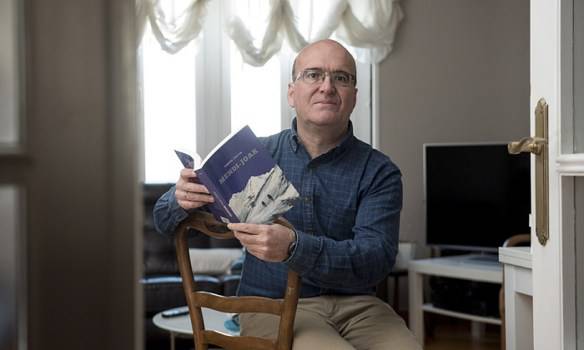 Aingeru Epaltzak 'Mendi-joen balada' literatur eta musika ikuskizuna taularatuko du gaur Liburutegi Nagusian