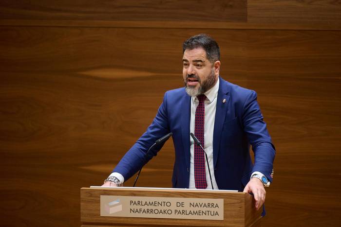“Abiadura Handiko Trena Gasteizen lotuko da edo ez da AHTrik izango”