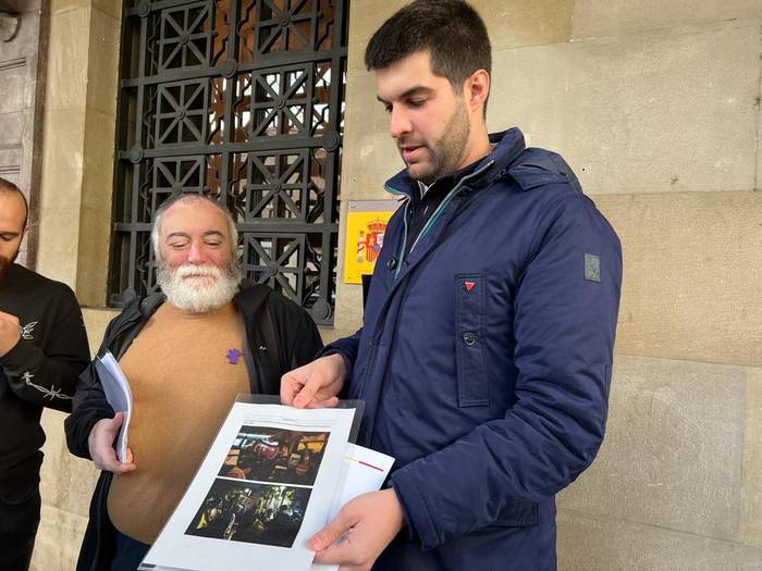 Azken asteotako manifestazioetan erakutsitako ikur frankistak salatu ditu Zurekin Nafarroak