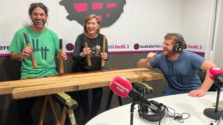 Mikel Urrutia (Hutsun): "Txalaparta jotzen zen sagardoa prest zegoela jakitera emateko"
