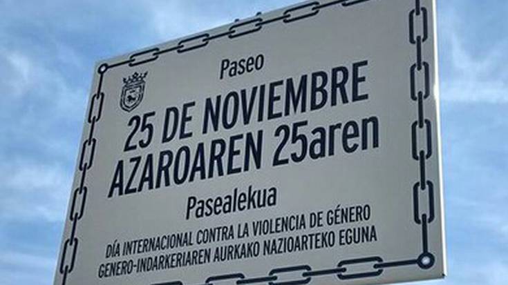 Azaroaren 25aren pasealekuko plaka, behingoz elebidun