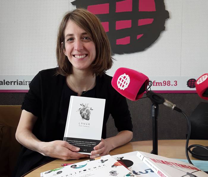 “Liburu hau gertatu zitzaidana ulertzeko bidea izan da"